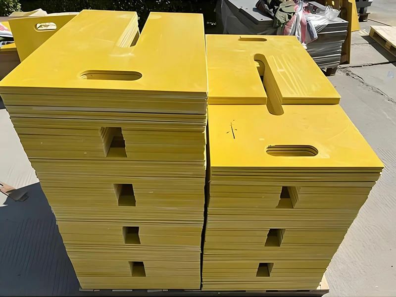 Composite material molding showing SMC sheet and BMC bulk material with resin and glass fiber reinforcement