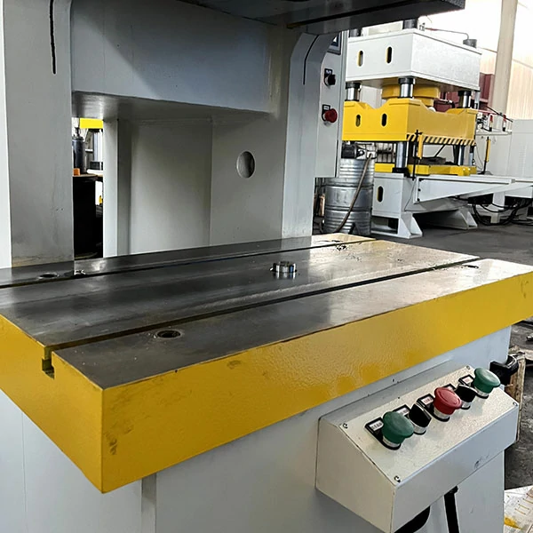 960x530mm worktable of 100 ton hydraulic punching press machine, precision steel platform for stamping and blanking applications
